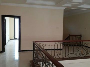 Rumah Kejawan putih mutiara Hadap Selatan, 2200watt, semi Furnish