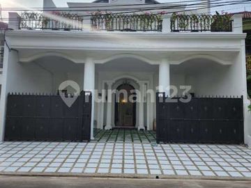 Rumah Modern Classic Super Cozy di Pondok Indah, Lokasi Premium