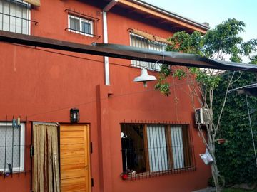 VENTA CASA 3 AMB CON DEPARTAMENTO AL FRENTE TEMPERLEY E.