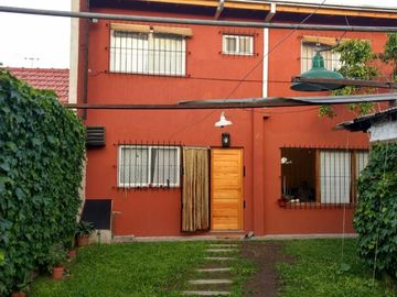 VENTA CASA 3 AMB CON DEPARTAMENTO AL FRENTE TEMPERLEY E.