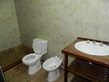 VENTA CASA 3 AMB CON DEPARTAMENTO AL FRENTE TEMPERLEY E.