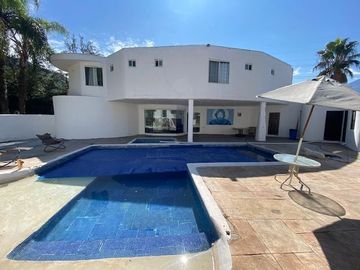 CASA EN PORTAL DEL HUAJUCO EN VENTA