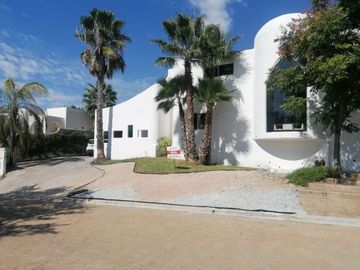 CASA EN PORTAL DEL HUAJUCO EN VENTA