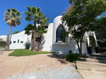 CASA EN PORTAL DEL HUAJUCO EN VENTA