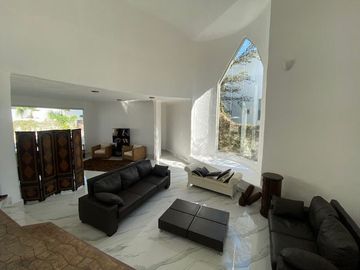 CASA EN PORTAL DEL HUAJUCO EN VENTA