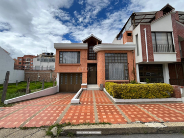 casa en venta en mesopotamia. Cod V6288