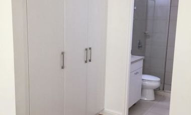 For RENT: Semi Furnished 1 Bedroom in One Rockwell with Parking