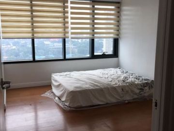 For RENT: Semi Furnished 1 Bedroom in One Rockwell with Parking