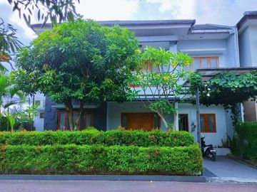 Rumah Mewah Asri di Kawasan Premium