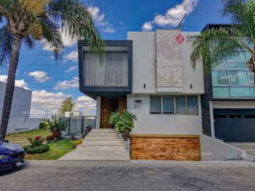 Casa de Lujo en Venta en Rinconada Del Bosque Zapopan