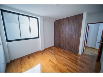 VENDO CASA ESTRENO FRENTE A PARQUE  EN URB.SAN ISIDRO