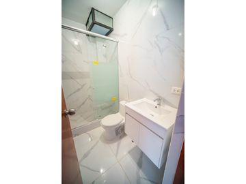 VENDO CASA ESTRENO FRENTE A PARQUE  EN URB.SAN ISIDRO