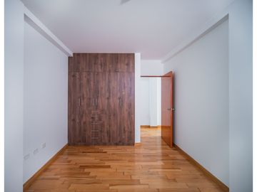 VENDO CASA ESTRENO FRENTE A PARQUE  EN URB.SAN ISIDRO