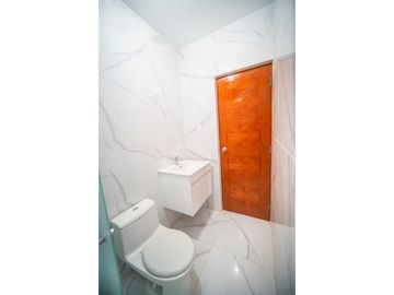 VENDO CASA ESTRENO FRENTE A PARQUE  EN URB.SAN ISIDRO