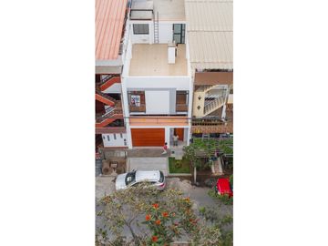 VENDO CASA ESTRENO FRENTE A PARQUE  EN URB.SAN ISIDRO