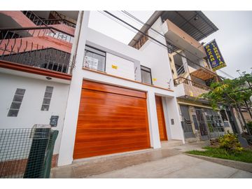 VENDO CASA ESTRENO FRENTE A PARQUE  EN URB.SAN ISIDRO