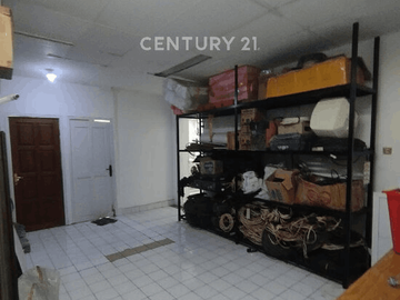 Ruko Hoek Di Boulevard Raya, Kelapa Gading