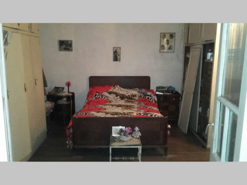 OPORTUNIDAD, A REFACCIONAR - PH en Venta en Parque Chacabuco 5 ambientes 4 dormitorios 2 baños 92 m2 contrafrente 2 plantas - Doblas 1000