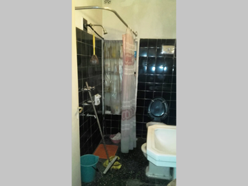 OPORTUNIDAD, A REFACCIONAR - PH en Venta en Parque Chacabuco 5 ambientes 4 dormitorios 2 baños 92 m2 contrafrente 2 plantas - Doblas 1000