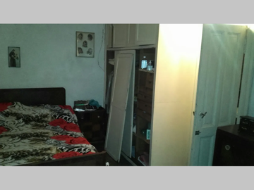 OPORTUNIDAD, A REFACCIONAR - PH en Venta en Parque Chacabuco 5 ambientes 4 dormitorios 2 baños 92 m2 contrafrente 2 plantas - Doblas 1000