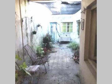 OPORTUNIDAD, A REFACCIONAR - PH en Venta en Parque Chacabuco 5 ambientes 4 dormitorios 2 baños 92 m2 contrafrente 2 plantas - Doblas 1000