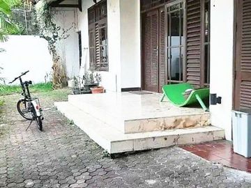 Disewakan Rumah di Tebet untuk hunian/kantor jalan 2 mobil
