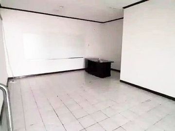 Disewakan Rumah di Tebet untuk hunian/kantor jalan 2 mobil