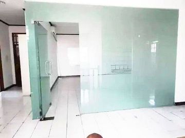 Disewakan Rumah di Tebet untuk hunian/kantor jalan 2 mobil