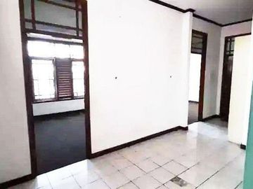 Disewakan Rumah di Tebet untuk hunian/kantor jalan 2 mobil