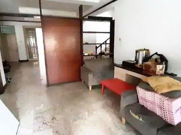 Disewakan Rumah di Tebet untuk hunian/kantor jalan 2 mobil