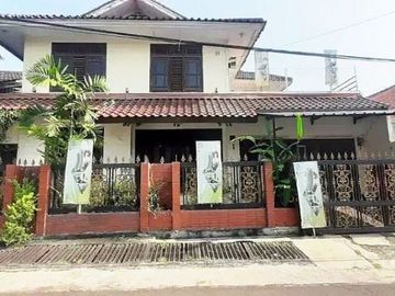 Disewakan Rumah di Tebet untuk hunian/kantor jalan 2 mobil
