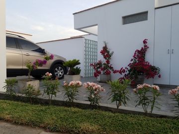 HERMOSA CASA DE PLAYA EN CONDOMINIO PRIVADO PLAYA LOMAS DEL MAR KM 121