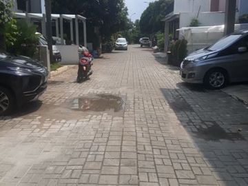 Rumah Strategis dekat Graha Bintaro di Jl. H. Cari 7292