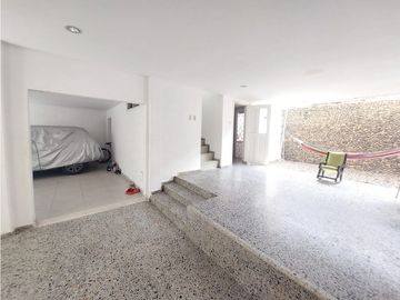 SE VENDE CASA DE DOS PISOS EN LOS LAURELES DE MONTERIA