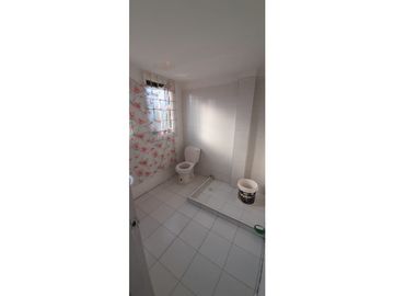 SE VENDE CASA DE DOS PISOS EN LOS LAURELES DE MONTERIA