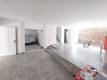 SE VENDE CASA DE DOS PISOS EN LOS LAURELES DE MONTERIA