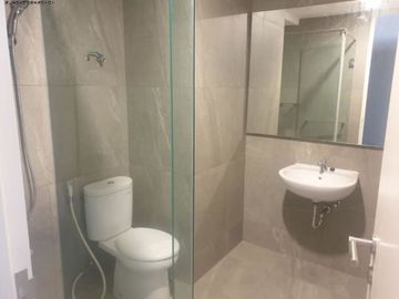 Apt. Belleview Manyar View pool