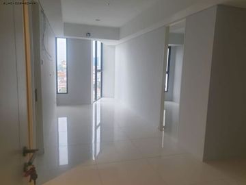 Apt. Belleview Manyar View pool