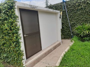 VENTA DE AMPLIA CASA EN URBANIZACION VISTA AL PARQUE VIA A SAMBORONDON