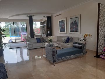 VENTA DE AMPLIA CASA EN URBANIZACION VISTA AL PARQUE VIA A SAMBORONDON