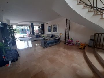 VENTA DE AMPLIA CASA EN URBANIZACION VISTA AL PARQUE VIA A SAMBORONDON