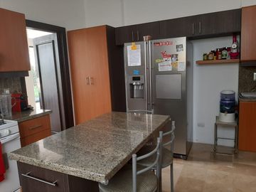 VENTA DE AMPLIA CASA EN URBANIZACION VISTA AL PARQUE VIA A SAMBORONDON