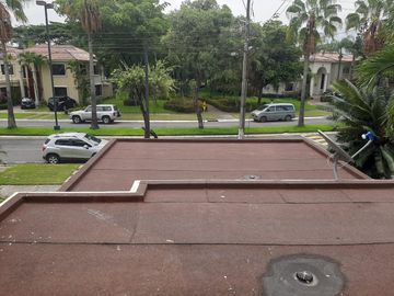 VENTA DE AMPLIA CASA EN URBANIZACION VISTA AL PARQUE VIA A SAMBORONDON