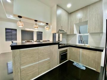 HOUSE AND LOT FOR RENT with pool  IN ANGELES CITY NEAR CLARK