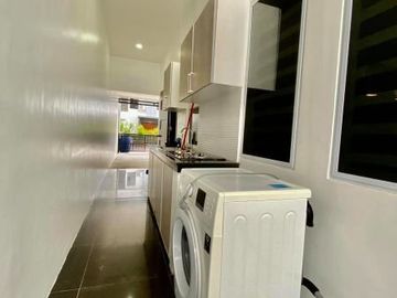 HOUSE AND LOT FOR RENT with pool  IN ANGELES CITY NEAR CLARK