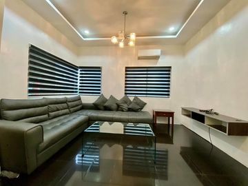 HOUSE AND LOT FOR RENT with pool  IN ANGELES CITY NEAR CLARK
