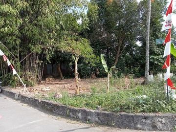 Tanah Pekarangan Luas Posisi Hook di Tiyasan, Condongcatur