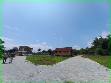 Tanah Matang ; 200 Meter Jl Kaliurang Km.7