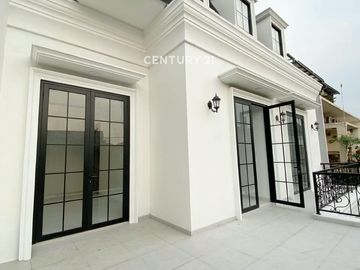 Rumah Mewah Ada Swimming Pool Di Sektor 9 Bintaro Am 17381