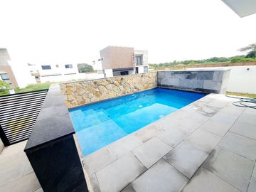 Casa en VENTA con ALBERCA Esquina FRACC PUNTA TIBURON